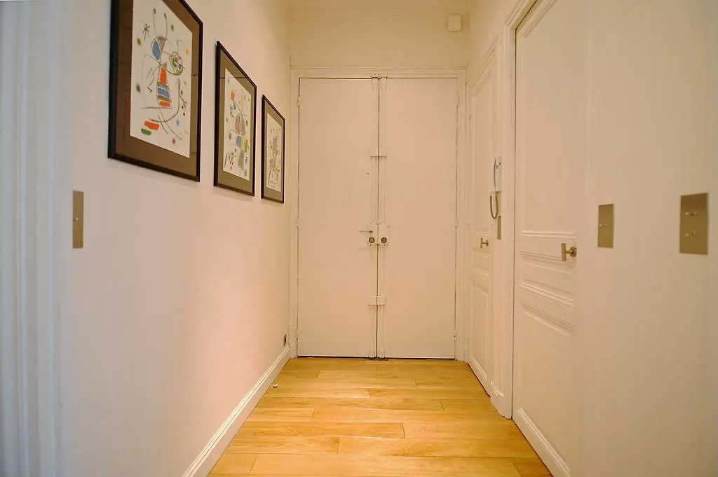 Champs Elysees - Air Conditioning Bed & Breakfast Paris