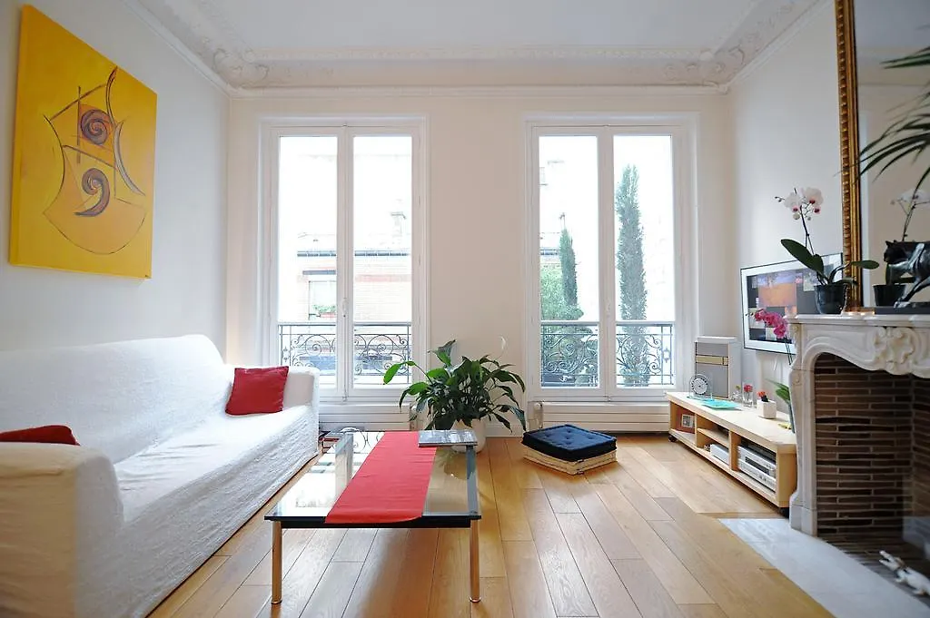 Champs Elysees Bed and breakfast